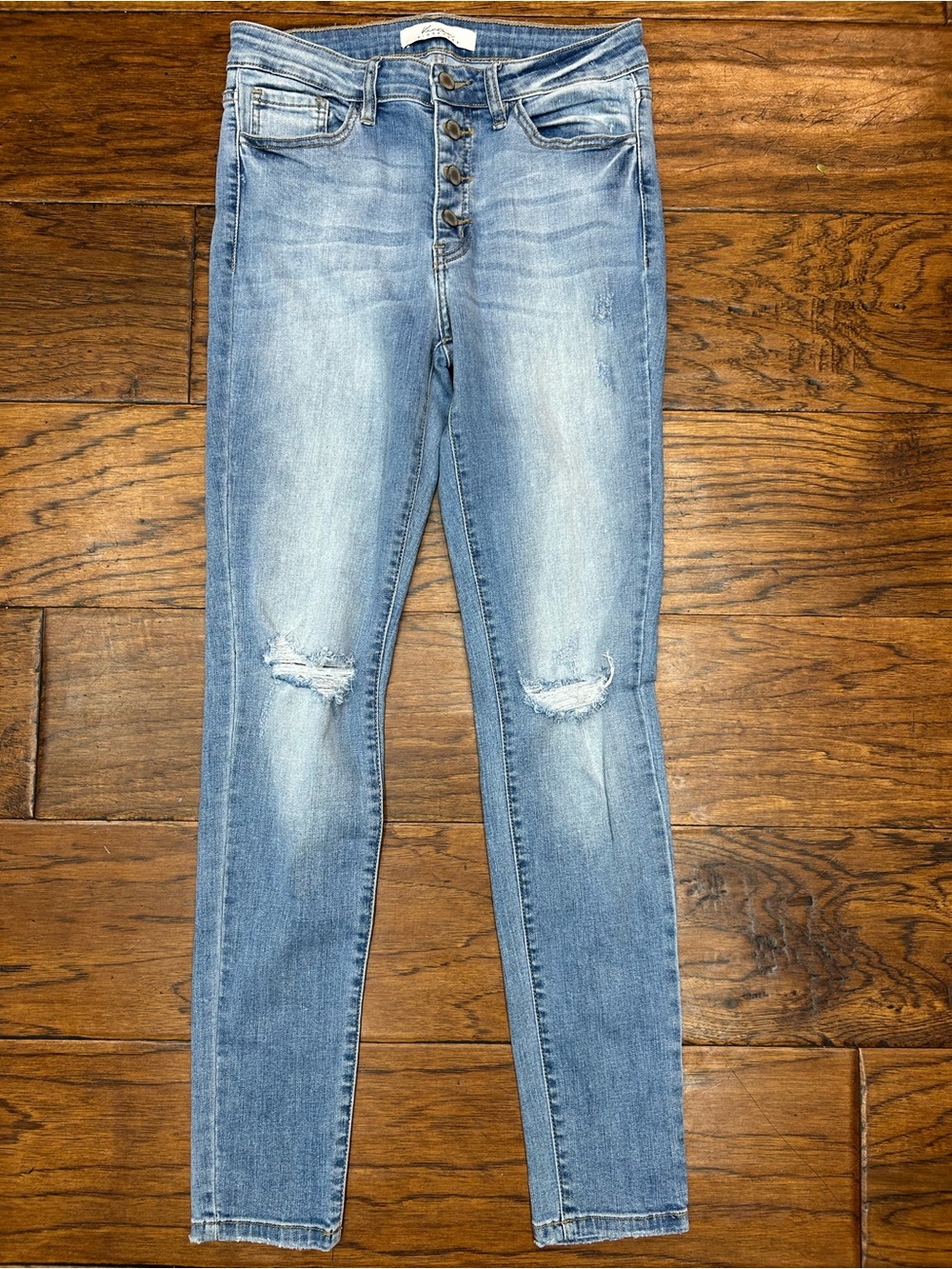 KanCan Estilo Light Wash Mid-Rise Destroyed Button-Fly Skinny Jeans